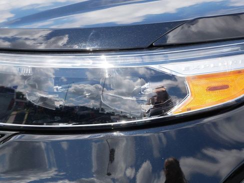 Used 2023 Ford Explorer Limited image 5