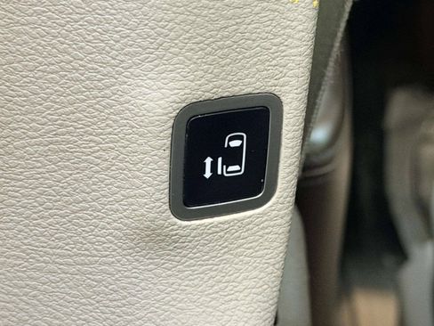 Used 2017 Chrysler Pacifica Touring FWD image 22