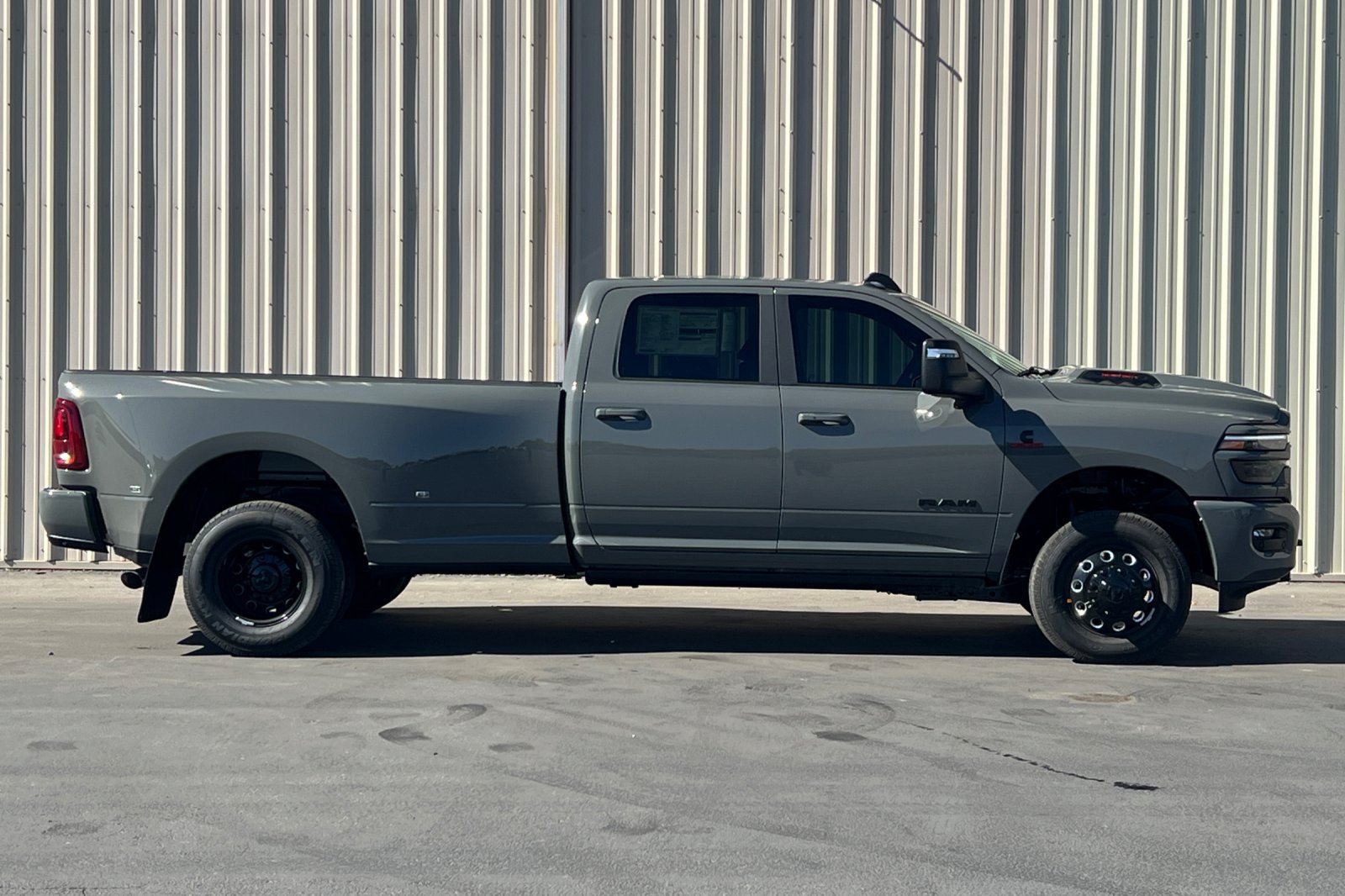 New 2026 RAM 3500 Laramie AWD/4WD image 10
