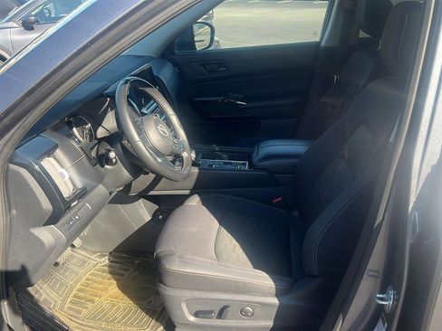 Used 2024 Nissan Pathfinder SV image 9