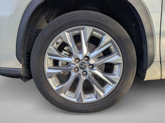 Used 2021 Toyota Highlander Limited FWD image 13