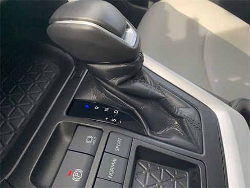 Used 2021 Toyota RAV4 XLE Premium image 25