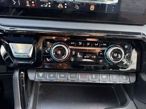 Used 2025 GMC Sierra 2500 AT4X w/ Snow Plow Prep/Camper Package image 27