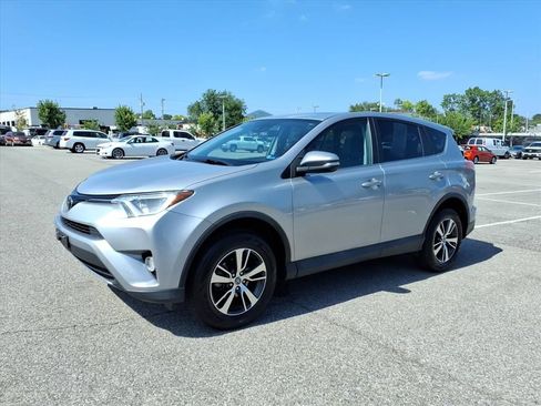 Used 2018 Toyota RAV4 XLE AWD/4WD image 9