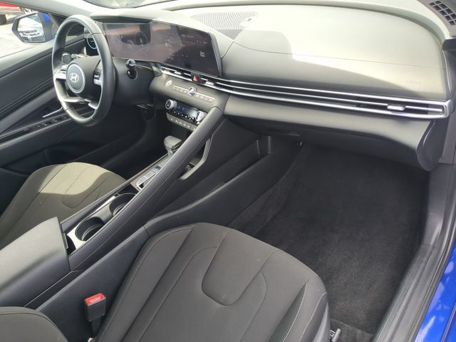 Used 2025 Hyundai Elantra SEL FWD image 13