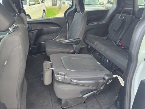 Used 2020 Chrysler Pacifica Touring w/ Advanced Safetytec Group FWD image 45