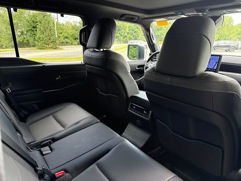 Used 2024 Lexus GX 550 w/ Accessory Package (Z1) AWD/4WD image 9