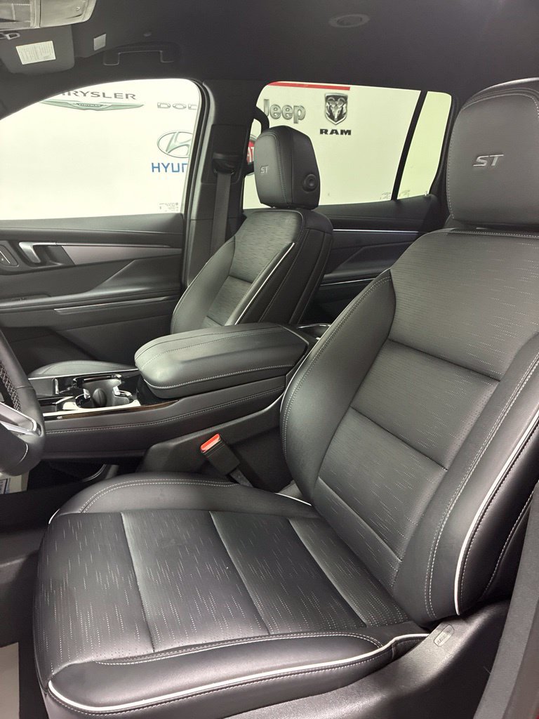 Used 2026 Buick Enclave Sport Touring FWD image 10