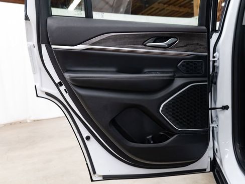 Used 2023 Jeep Grand Cherokee 4WD 4xe image 28