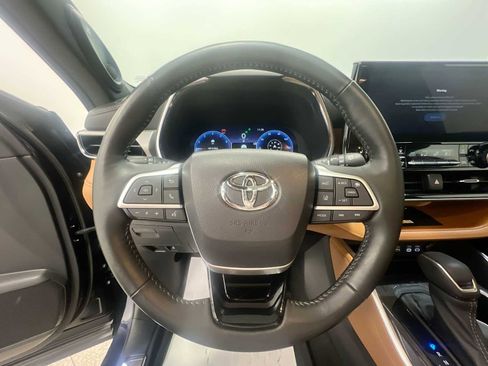 Used 2023 Toyota Highlander Platinum image 15