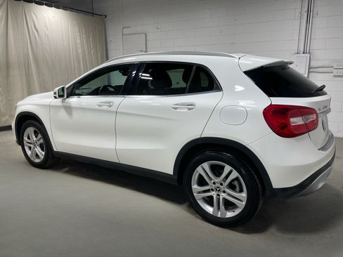 Used 2018 Mercedes-Benz GLA 250 4MATIC w/ Premium Package image 5