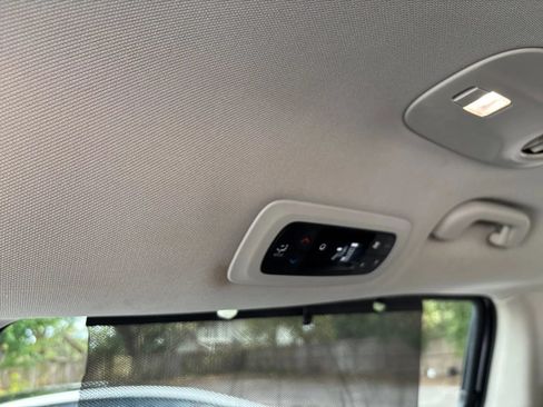 Used 2023 Chrysler Pacifica Touring-L FWD image 23