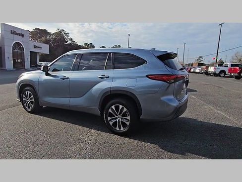 Used 2022 Toyota Highlander XLE image 24