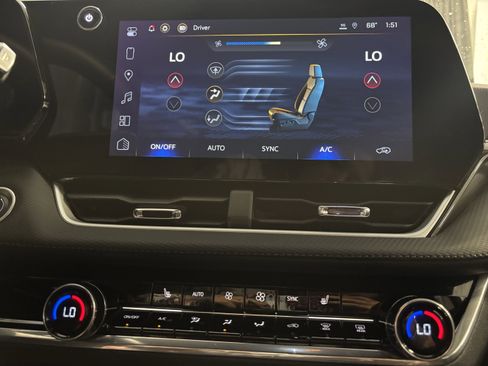 Used 2025 Chevrolet Equinox LT w/ Convenience Package II image 13