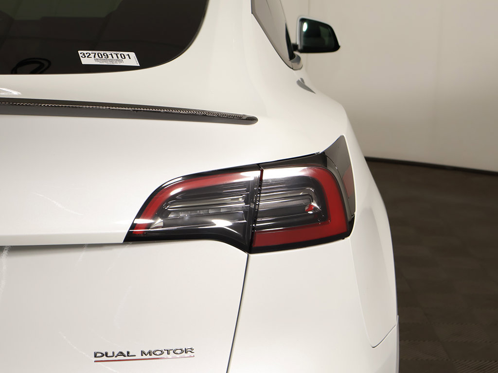 Used 2022 Tesla Model Y Performance AWD/4WD image 16