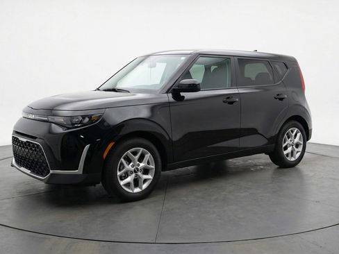 Used 2025 Kia Soul LX w/ LX Technology Package FWD image 3