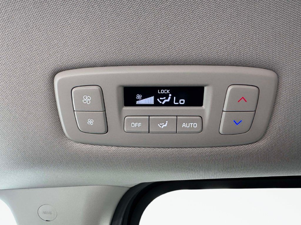Used 2026 Kia Carnival LXS FWD image 9