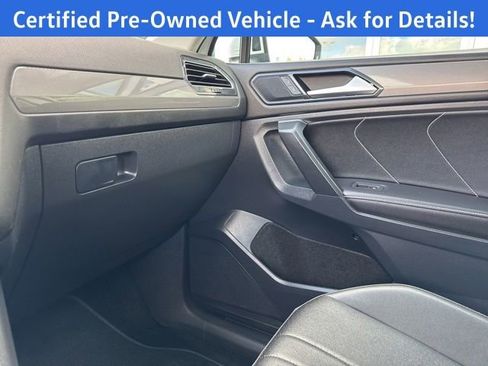 Certified 2023 Volkswagen Tiguan SE w/ Panoramic Sunroof Package AWD/4WD image 18