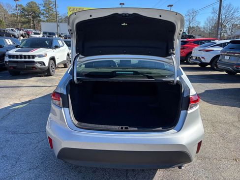 Used 2025 Toyota Corolla LE image 31