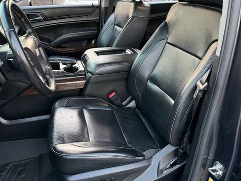 Used 2018 Chevrolet Suburban LT image 9