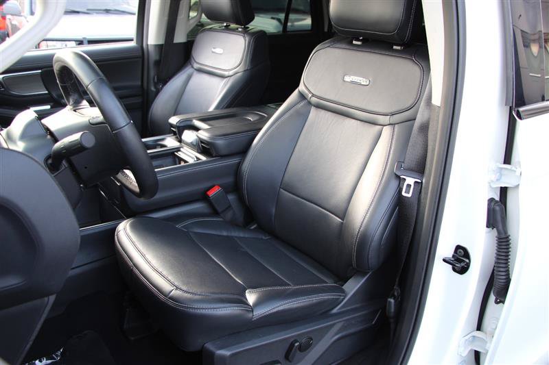 Used 2025 Ford Expedition Max Platinum w/ Driver's Package AWD/4WD image 10