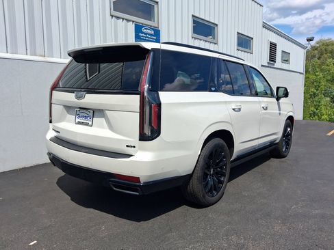 Used 2024 Cadillac Escalade Sport Platinum w/ LPO, ONYX Package AWD/4WD image 10