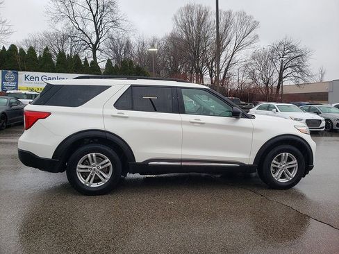 Certified 2022 Ford Explorer XLT w/ Equipment Group 202A image 4
