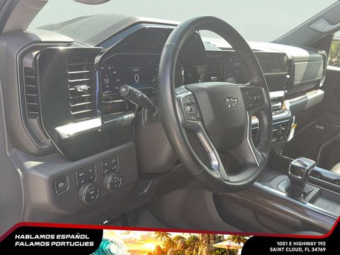 Used 2024 Chevrolet Silverado 1500 LT Trail Boss w/ LT Trail Boss Premium Package AWD/4WD image 17