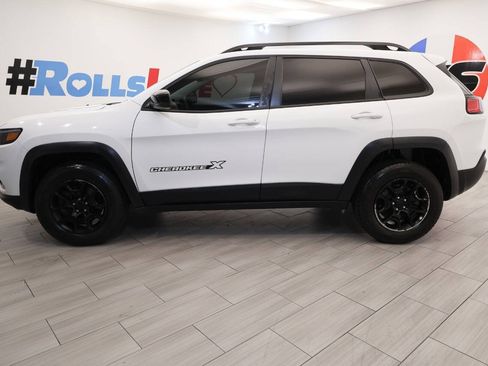 Used 2022 Jeep Cherokee Latitude AWD/4WD image 2