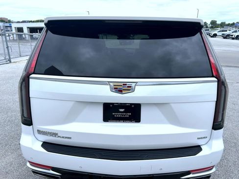 Used 2021 Cadillac Escalade Premium Luxury w/ Performance Package AWD/4WD image 13