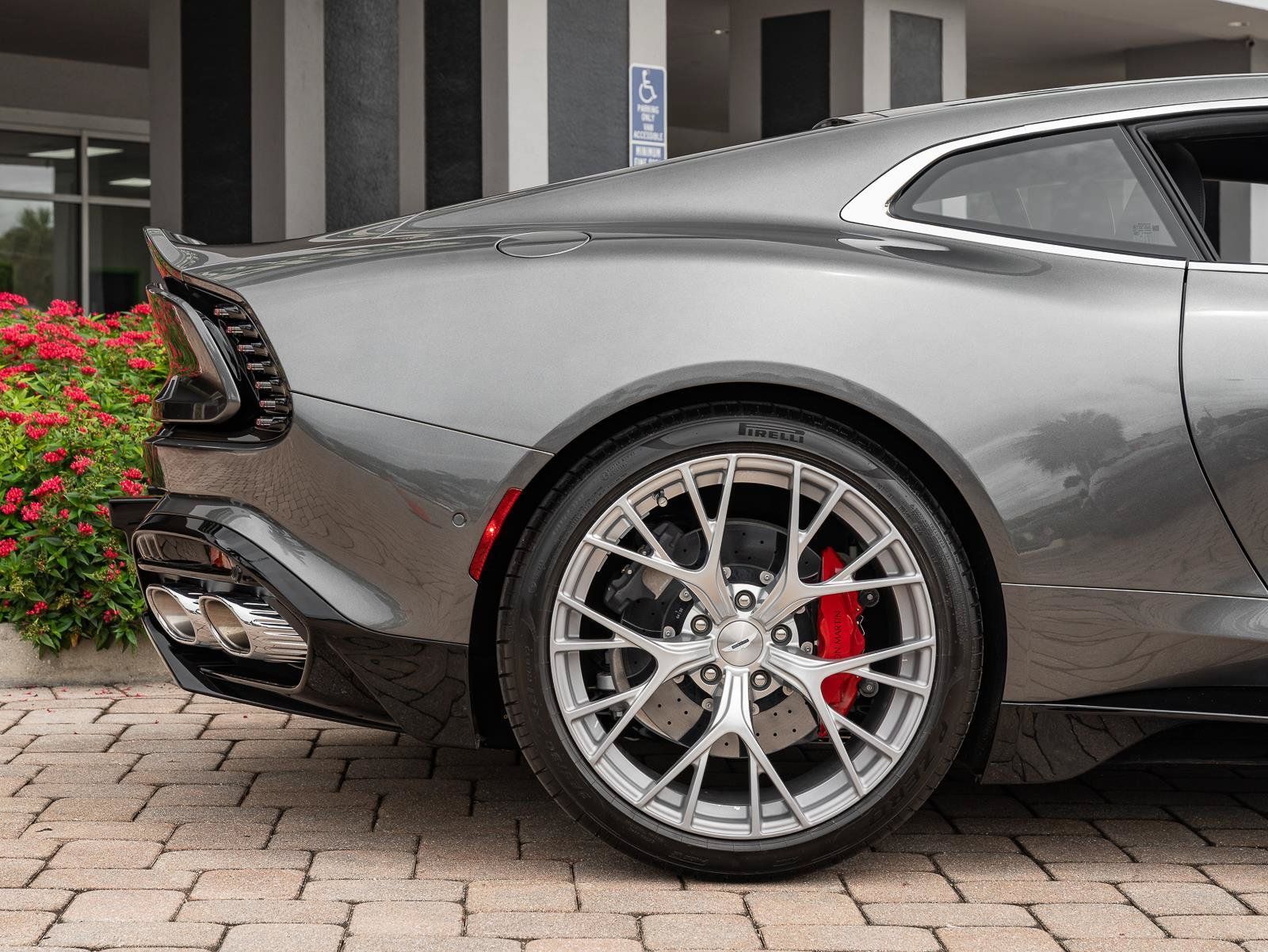 Used 2025 Aston Martin Vanquish RWD image 39
