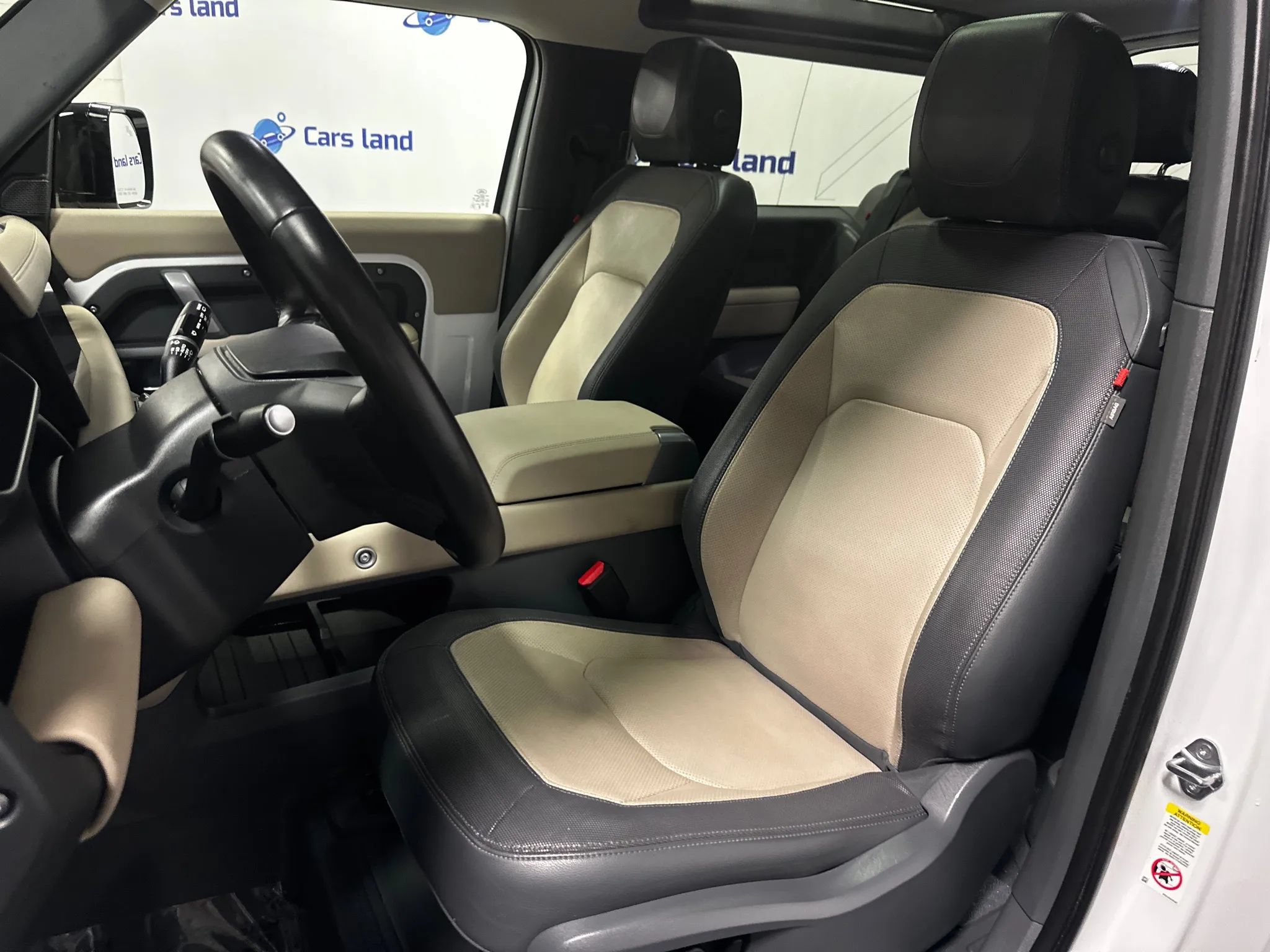 Used 2024 Land Rover Defender 90 X-Dynamic SE AWD/4WD image 13