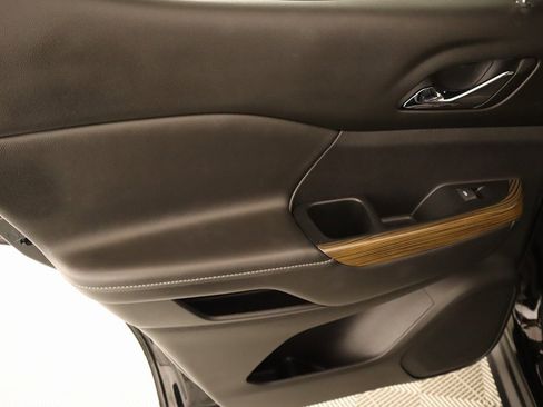 Used 2023 GMC Acadia SLE w/ Driver Convenience Package image 17