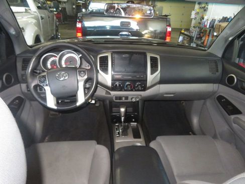 Used 2015 Toyota Tacoma PreRunner w/ TRD Off-Road Package image 41