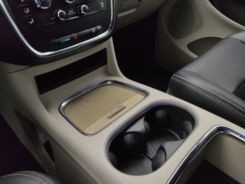 Used 2017 Dodge Grand Caravan SXT FWD image 26