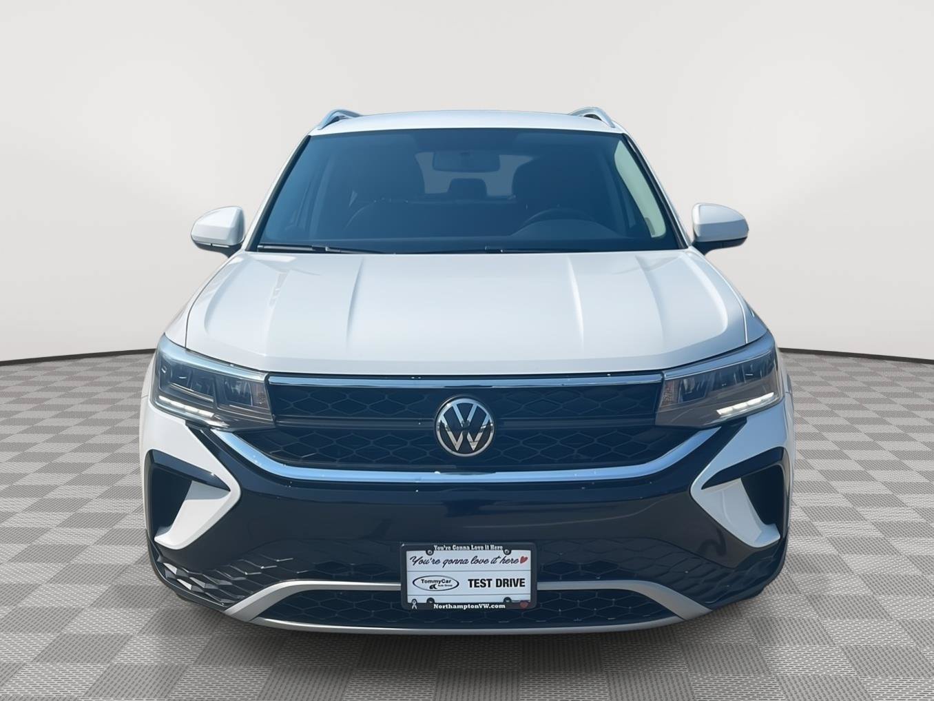 Certified 2022 Volkswagen Taos SE FWD image 2