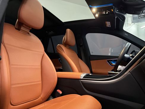 Used 2024 Mercedes-Benz GLC 300 image 31