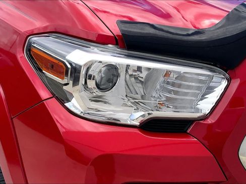 Used 2023 Toyota Tacoma SR5 RWD image 31