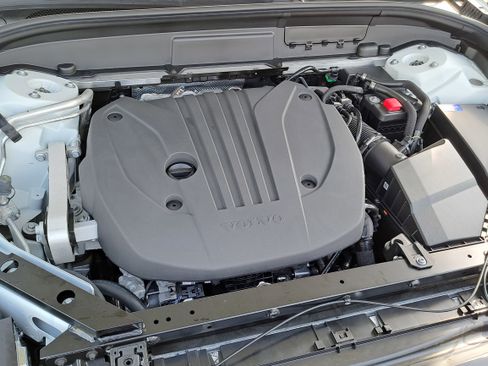 New 2026 Volvo XC60 B5 Core w/ Climate Package image 9