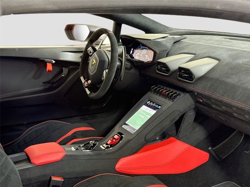 Used 2022 Lamborghini Huracan STO image 30