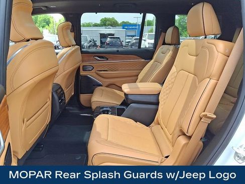 Used 2024 Jeep Grand Cherokee L Summit AWD/4WD image 18