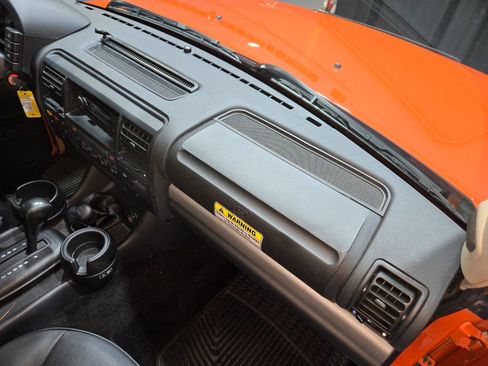 Used 2004 Land Rover Discovery S image 72