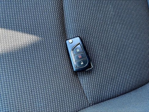 Used 2021 Toyota RAV4 LE AWD/4WD image 33