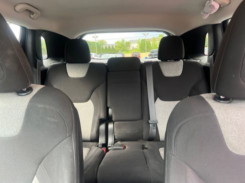 Used 2014 Jeep Cherokee Latitude w/ Comfort/Convenience Group AWD/4WD image 15