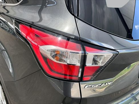 Used 2018 Ford Escape SE w/ SE Sync 3 Package AWD/4WD image 28