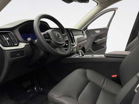 Used 2025 Volvo XC60 B5 Plus AWD/4WD image 10