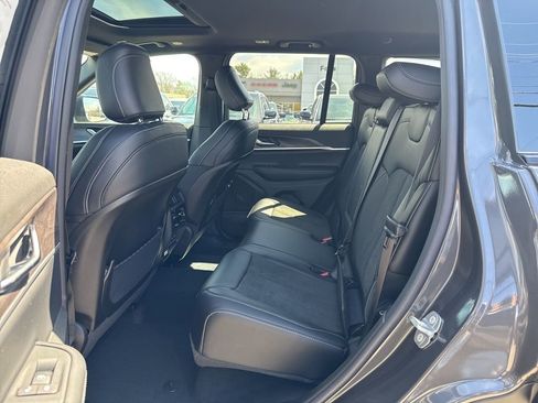New 2026 Jeep Grand Cherokee Altitude AWD/4WD image 24
