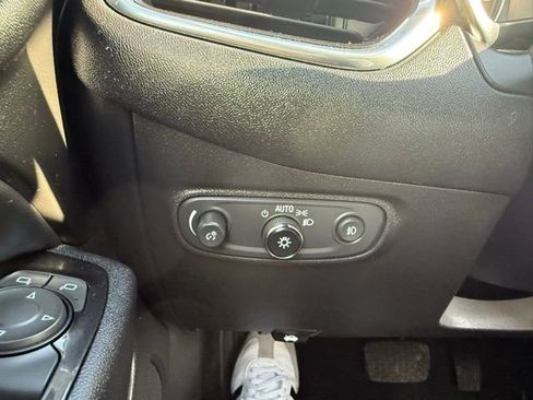 Used 2022 Chevrolet Equinox Premier image 21