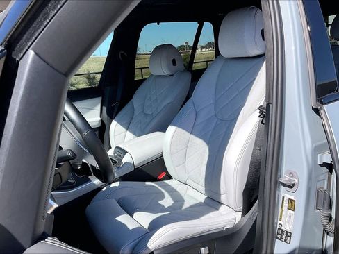 Used 2025 BMW X5 xDrive40i w/ M Sport Package image 8