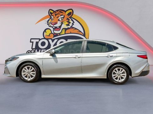 Used 2025 Toyota Camry LE FWD image 8